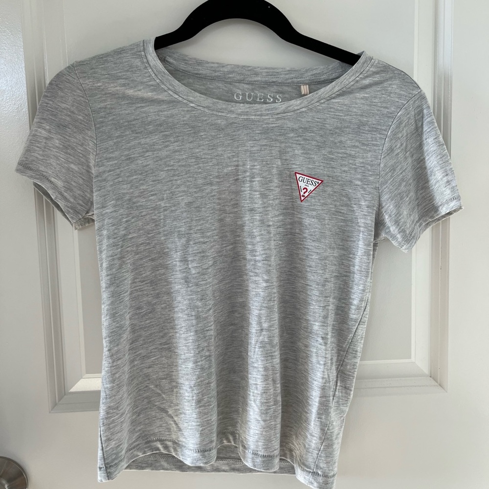 new grey guess tee xs